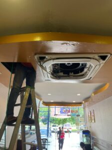 Kerja-kerja membaik pulih dan pemasangan di Poliklinik Rajen