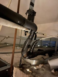 Kerja-kerja membaik pulih dan pemasangan di Poliklinik Rajen